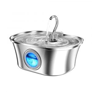 Fontaine a eau pour chat et chien design en acier inoxydable sur fond blanc